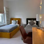 Charming 3 Bed Luxury Flat In Central London