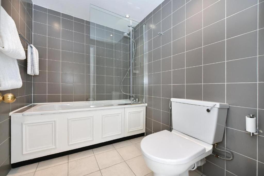 Charming 3 Bed Luxury Flat In * Londra